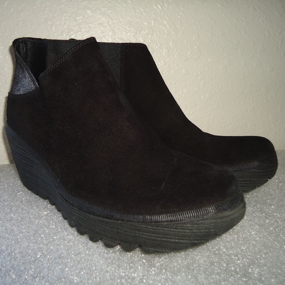 FLY LONDON Yego 501400-007 Black/Pewter Suede Booties Size-8/38 A lightweight we - Picture 2 of 10